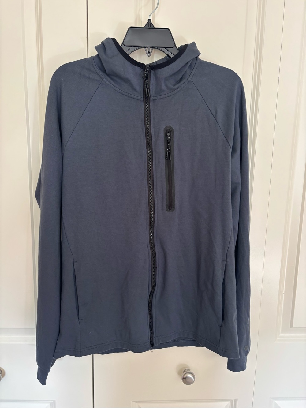 Men’s Apana full zip athletic hoodie jacket size medium w pockets
